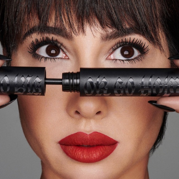 Mascara - Picture 3 of 5